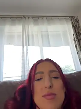 غرفة دردشة CrystalRedd المباشرة