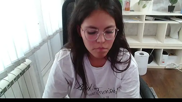 Anda_here Adlı Modelin Canlı Sohbet Odası