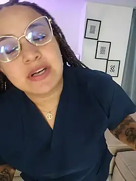 غرفة دردشة Laureen_se المباشرة