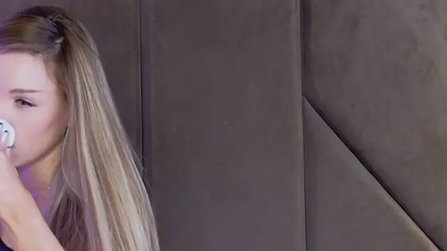 Sala de chat ao vivo de MarilynNova