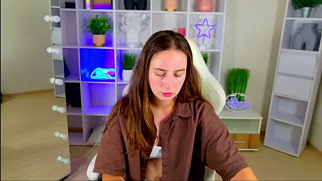 NadinnL Adlı Modelin Canlı Sohbet Odası