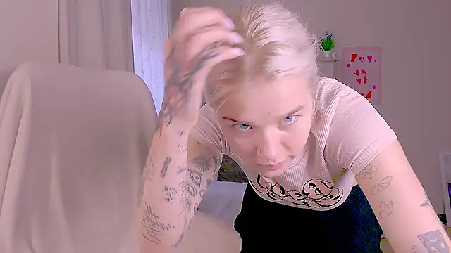 Živá chatovací místnost Hot_Blonda