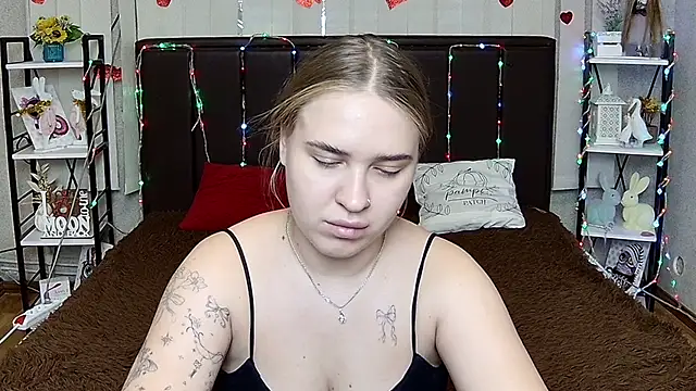 LauraHlotのライブチャットルーム