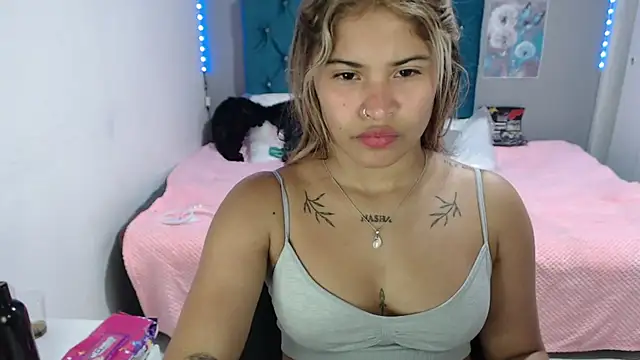 Chat soba uživo modela mia_sexgirl