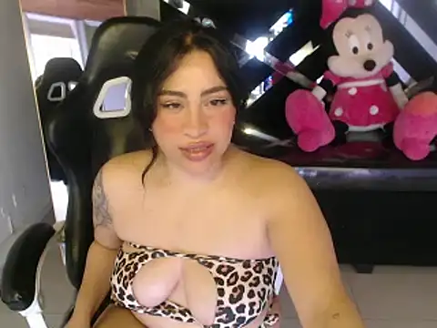 amara_sweet_a's Live Chat Room