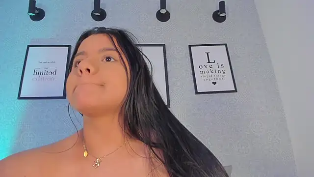 Natasha_harper Adlı Modelin Canlı Sohbet Odası
