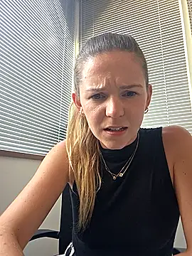 lucie_mehott's Live Chat Room