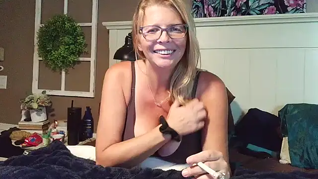 Stickywethoney's Live Chat Room