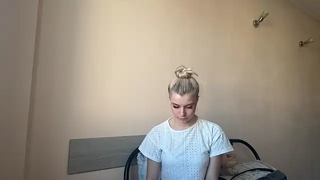 LaniDabato's Live Chat Room