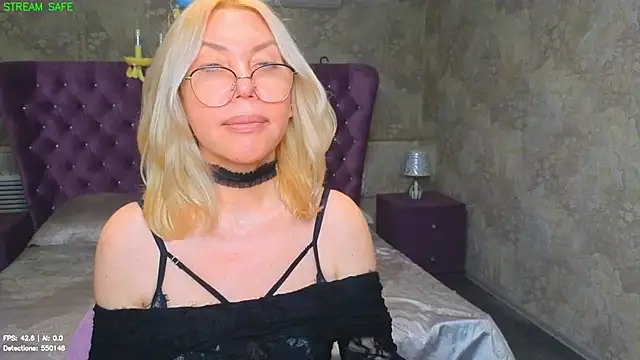 Wendy_Waves' Live Chat Room