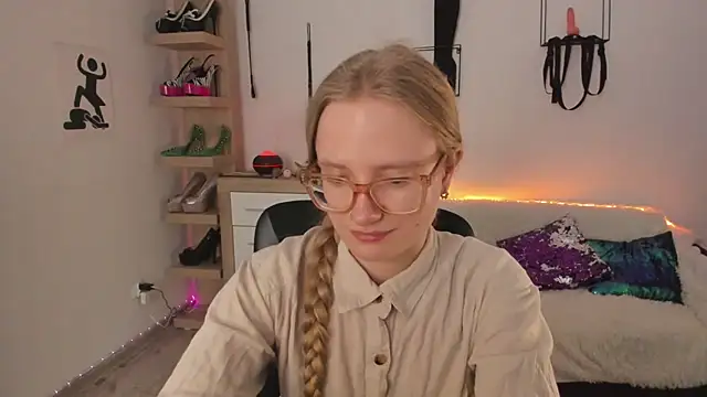 Živá chatovací místnost NancyHottie
