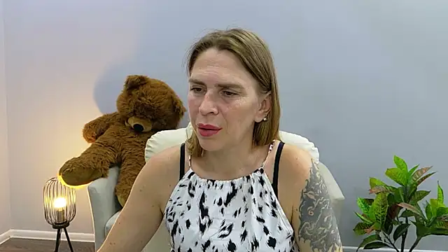 TessaDaybreak – live chatrum