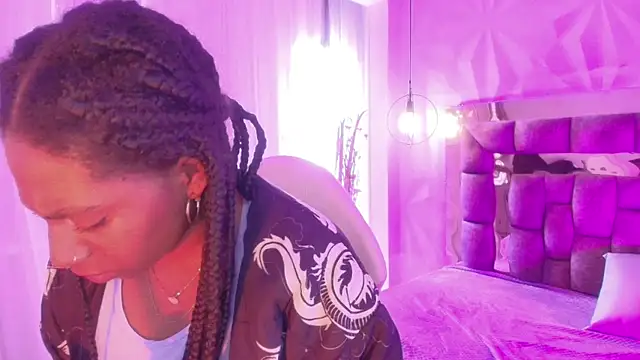 Queen_perla_ – live chatrum