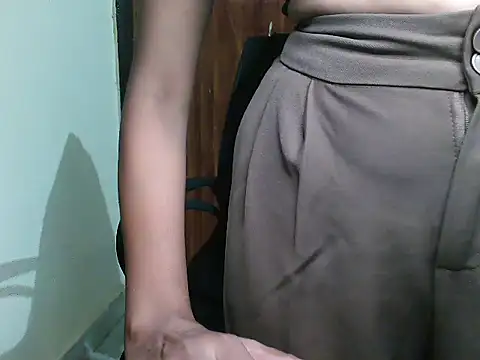 ur_sassypriya's Live Chat Room