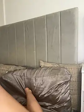MaeBlonde's Live Chat Room