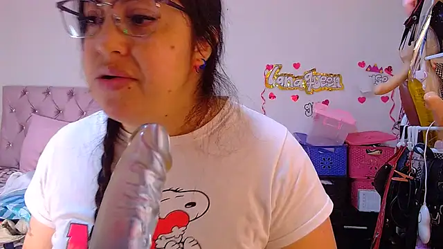 lanaqueen699 Adlı Modelin Canlı Sohbet Odası