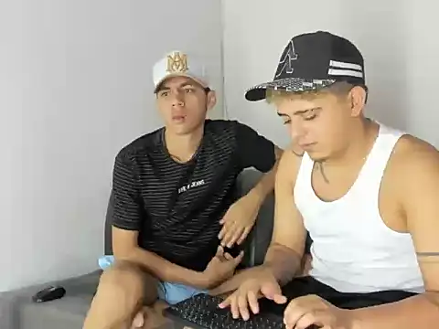חדר צ'אט בשידור חי של Charlie_Scorpion