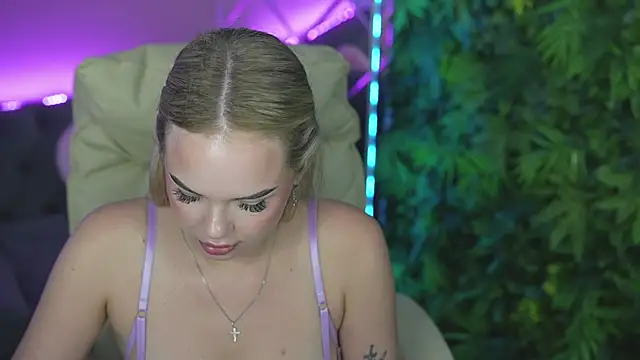 AuroraMore – live chatrum