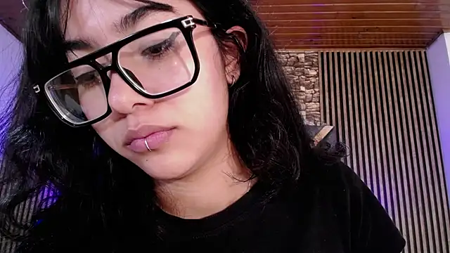 Amy_channel – Naživo chatovacia miestnosť