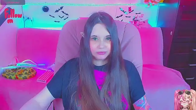 Lolisuccub Adlı Modelin Canlı Sohbet Odası