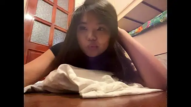 JohannaMickiewicz Adlı Modelin Canlı Sohbet Odası