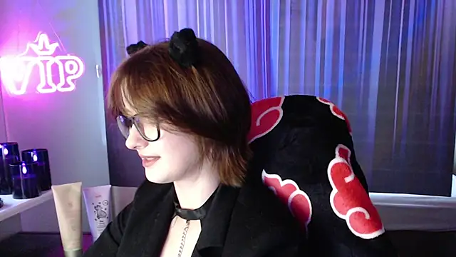 LunaXcherry's Live Chat Room
