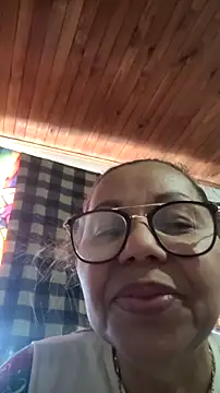 Ladymilf12's Live Chat Room