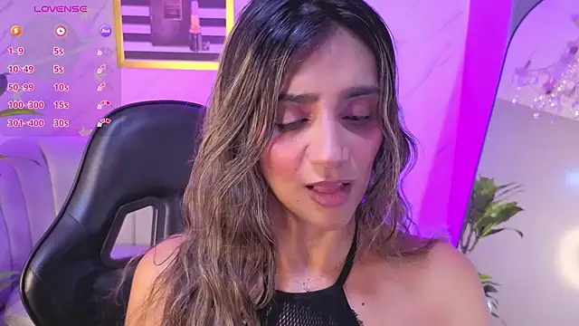 agatha_brooks_t Adlı Modelin Canlı Sohbet Odası