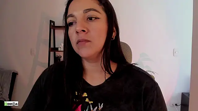 urcute_kitten Adlı Modelin Canlı Sohbet Odası