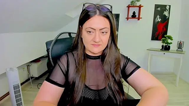 MistressDarrah Adlı Modelin Canlı Sohbet Odası