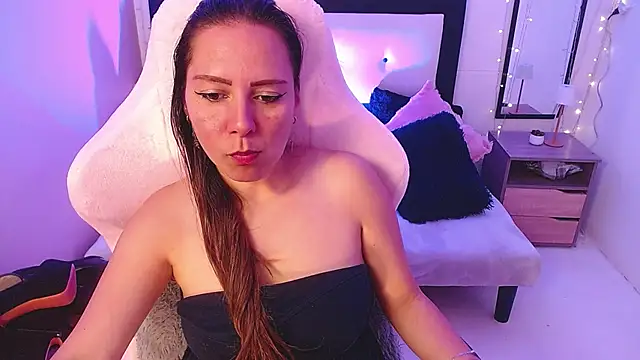 camila_delarosaのライブチャットルーム