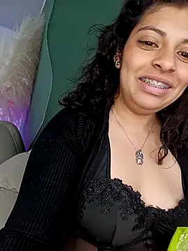 Iam_Issaa_ লাইভ চ্যাট রুম