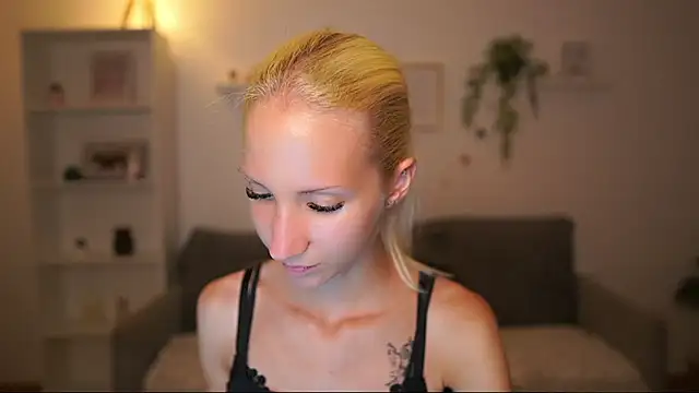 PiperPerri18's Live Chat Room