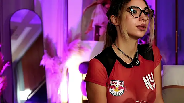 ItalianGirl Adlı Modelin Canlı Sohbet Odası