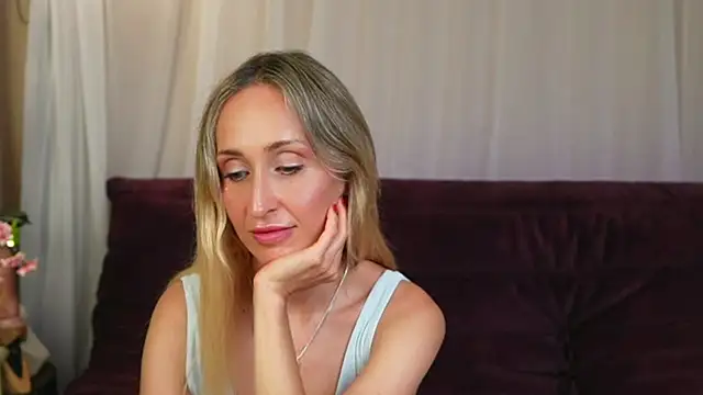 Živá chatovací místnost Emely_Moon
