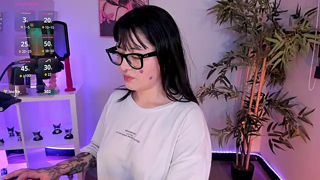 Živá chatovací místnost _asami_chieko_