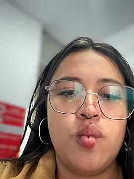Živá chatovací místnost Mia_Risky-1