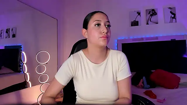 kittymonroe1's Live Chat Room