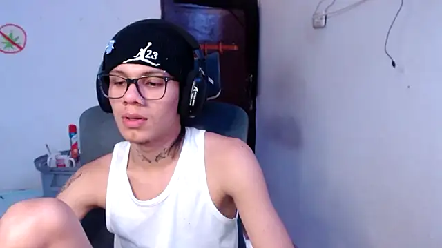 andy_dan18's Live Chat Room