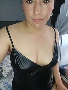 Elizabeth_bennett's Live Chat Room
