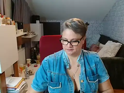 NewHellen4you's Live Chat Room