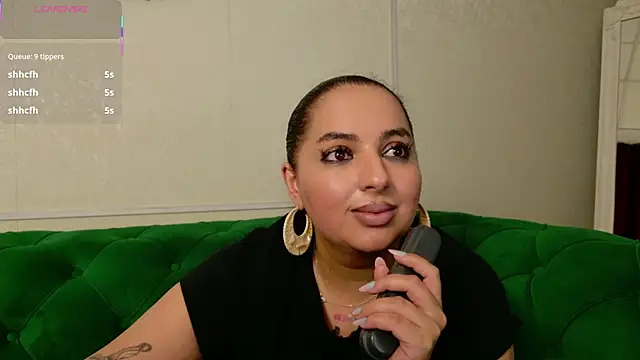BustyAllyyn Live chat-huone