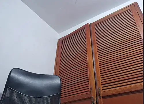 TouchDaddy4 Adlı Modelin Canlı Sohbet Odası