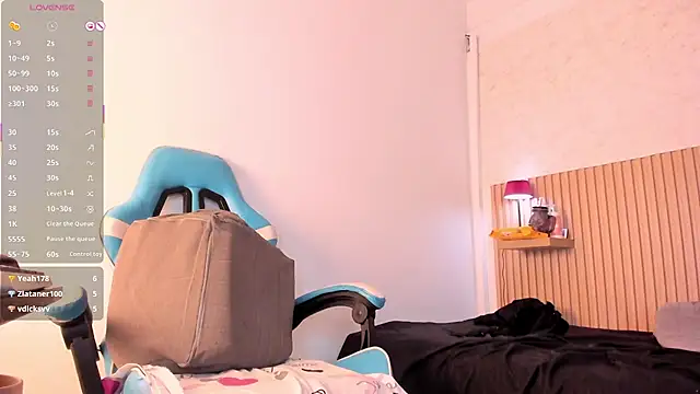 Layla_arabelle's Live Chat Room