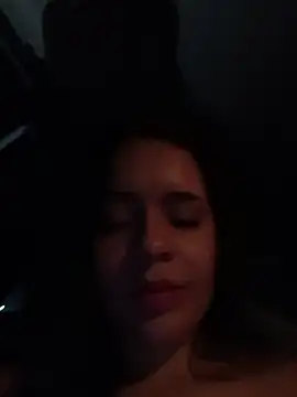 Julieth_hot-69's Live Chat Room