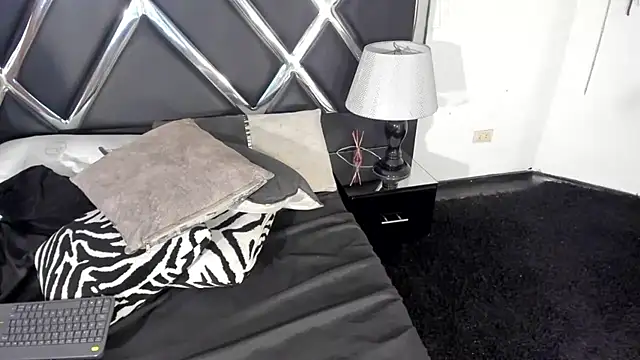 RavennDark Adlı Modelin Canlı Sohbet Odası
