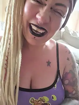 חדר צ'אט בשידור חי של PinkTheHawk