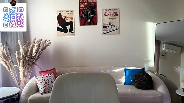 LinaMour Adlı Modelin Canlı Sohbet Odası