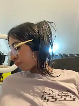 Mirandaa_Rogers' Live Chat Room