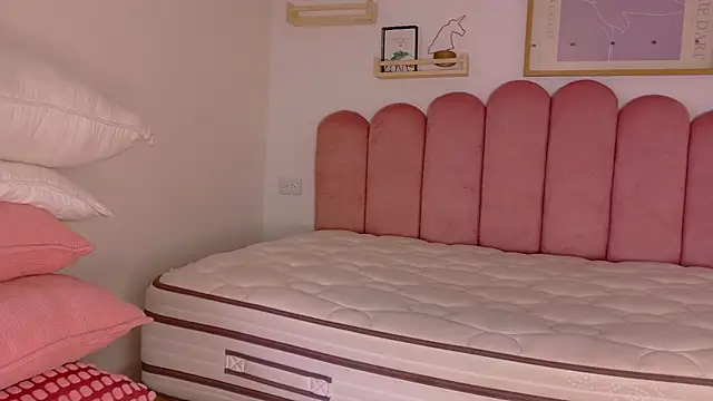 SofiaDiamond_'s Live Chat Room